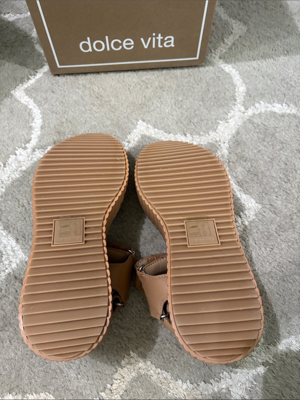 Dolce Vita Debra, Toffee embossed leather strap platform sandal size 7.5 - Picture 16 of 17